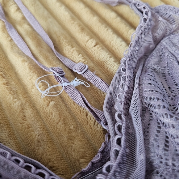 Lace Bralette in Gray - Picture 4 of 10